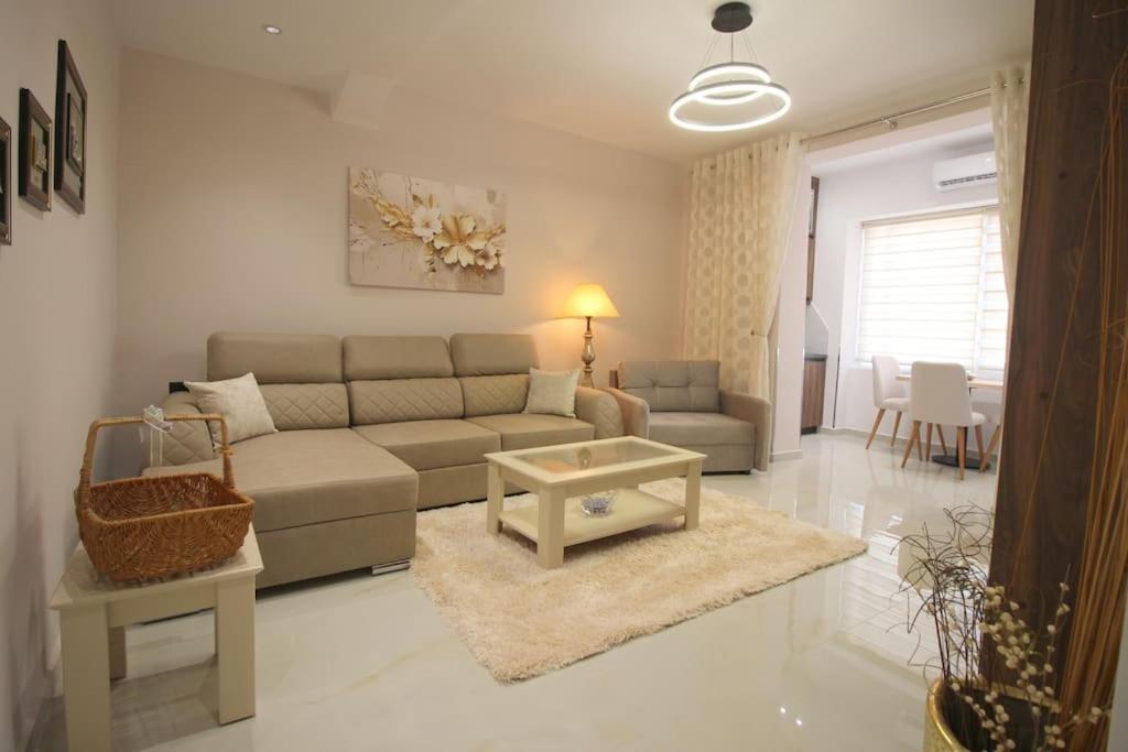 Deluxe Apartment *
